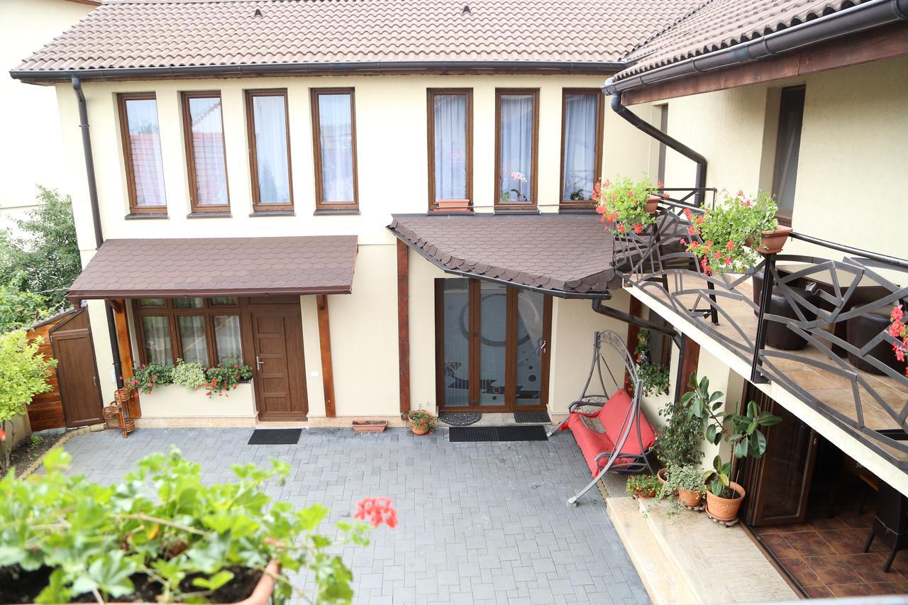Oli House *